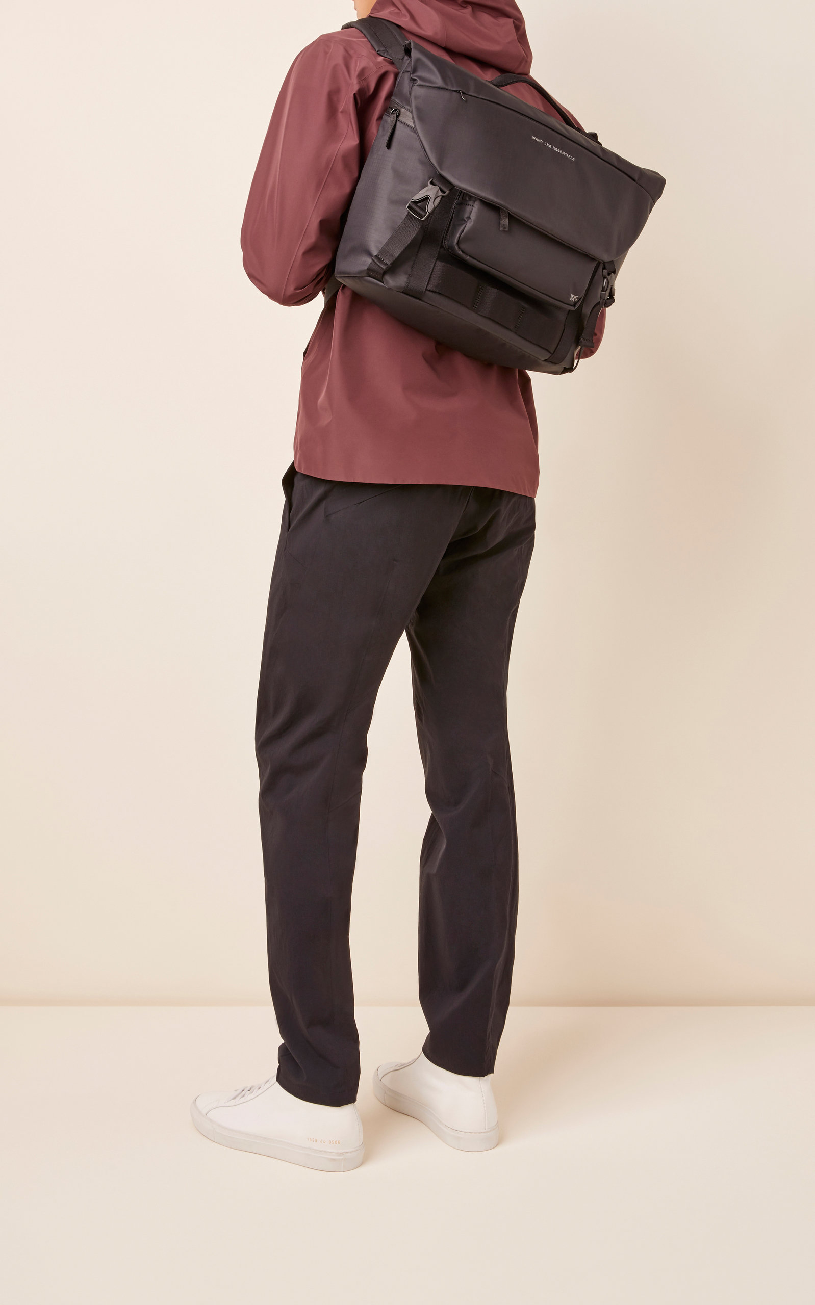 want les essentiels messenger bag