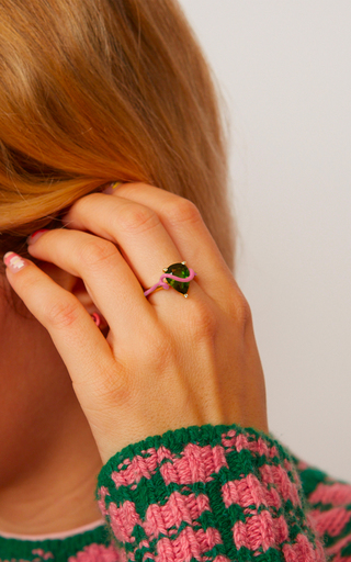 18k Yellow Gold Hermione Ring with Green Tourmaline and Bubblegum Enamel展示图